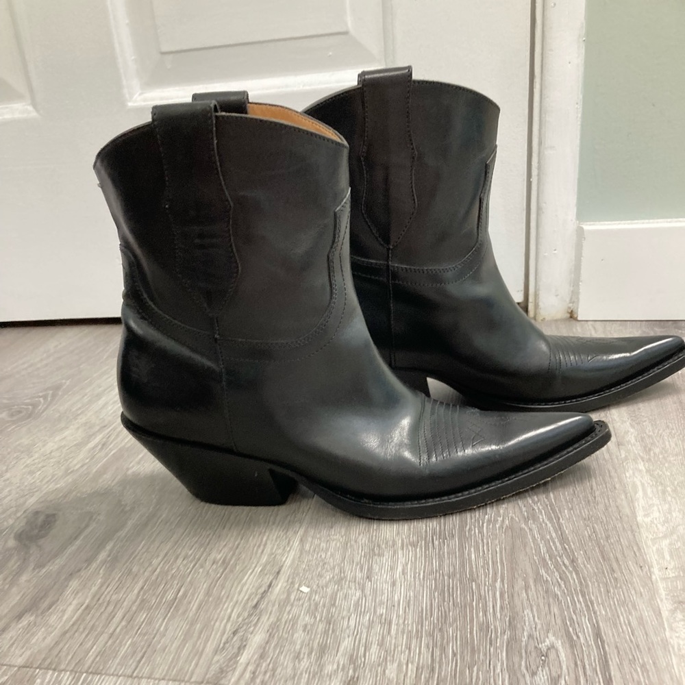 Maison Martin Margiela black cowboy boot. $1290
Size 38(8 US). - Picture 9 of 13